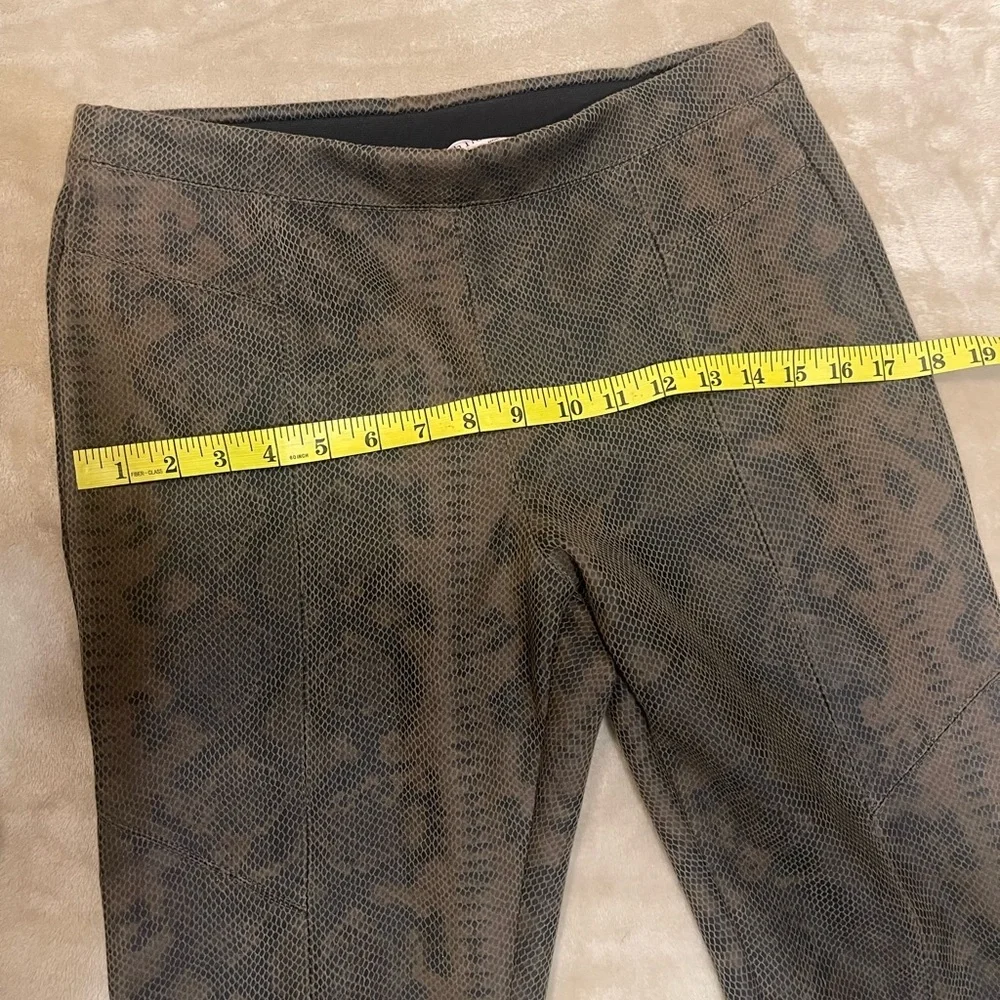 Philosophy Brown and Black Patterned Leggings
Faux leather size M - Picture 5 of 10